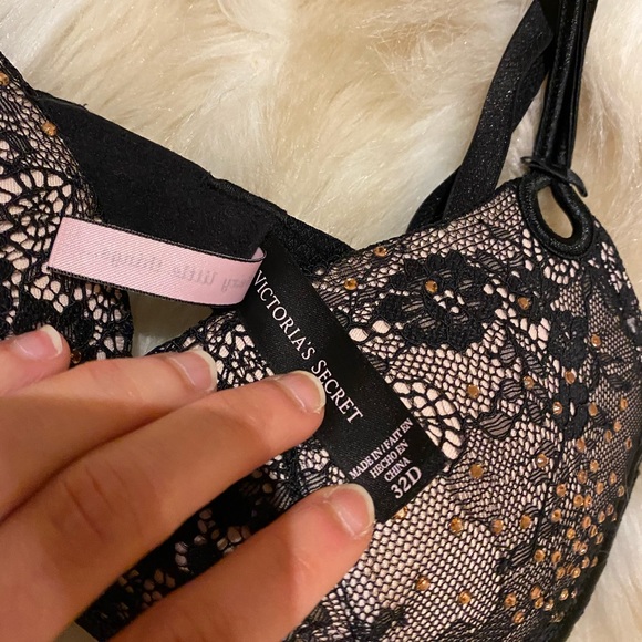 Victoria’s Secret Bra - Picture 3 of 9